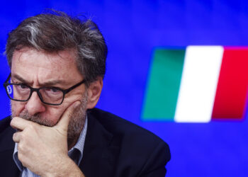 Scostamento da 29 miliardi. Giorgetti: ‘Più prudenza sulla manovra’