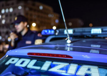 Bloccato dopo un inseguimento, ha un malore e muore negli uffici della Polizia