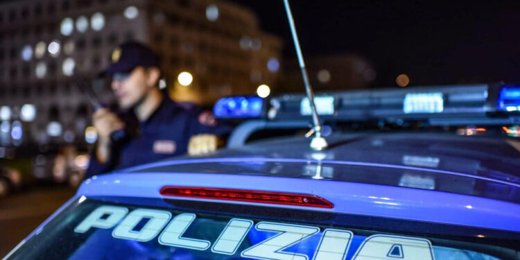 Bloccato dopo un inseguimento, ha un malore e muore negli uffici della Polizia
