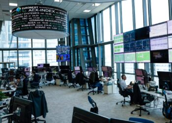 Lo spread torna a crescere, 111 punti base ma sui Btp cala la pressione
