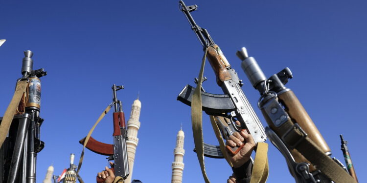Autorità, almeno 309 i feriti nell’attacco degli Houthi all’aeroporto di Riad