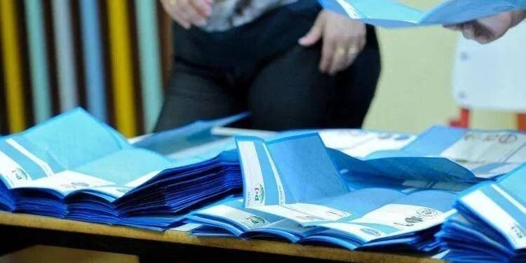 Sondaggio politico, Fratelli d’Italia primo partito e pareggio tra le coalizioni