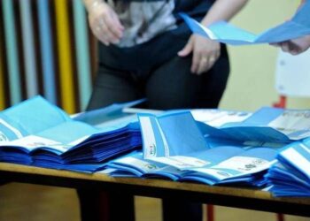 Sondaggio politico, Fratelli d’Italia stabile e Pd cala. M5S su, Vannacci scende