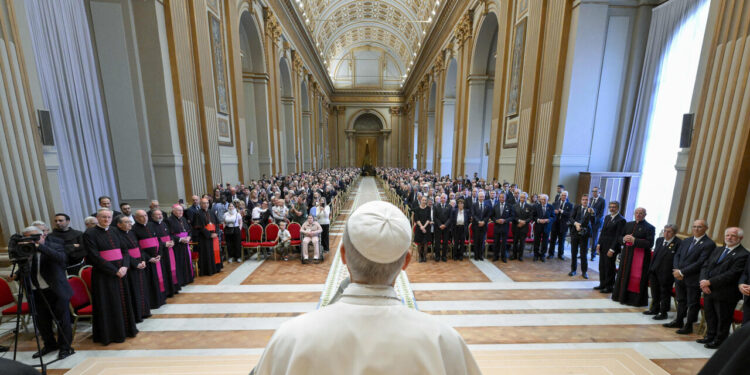 Annullate tutte le udienze del Papa fino al 20 ottobre