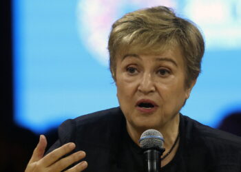 Monito Fmi, economia mondiale ha retto, ma potrebbe essere al limite