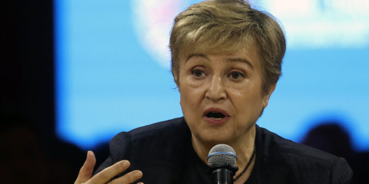 Monito Fmi, economia mondiale ha retto, ma potrebbe essere al limite