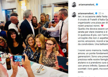 La premier a sorpresa alla festa dei Nonni di FdI alla Garbatella a Roma