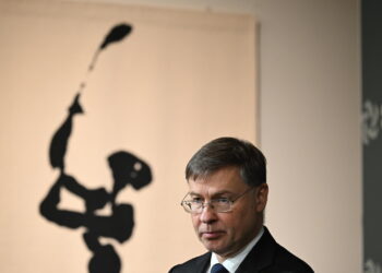 La Ue: ‘Esaminiamo le richieste dell’Italia sulla flessibilità ma serve prudenza’