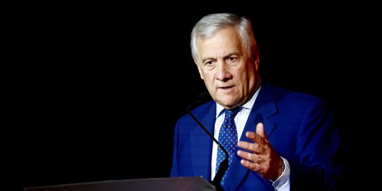 Tajani alza il muro, ‘il centro è solo Forza Italia’