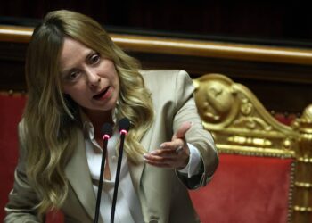 Meloni, pressing sull’Ue per l’energia e critica a Trump: “Rischiosa intesa su gasolio russo”