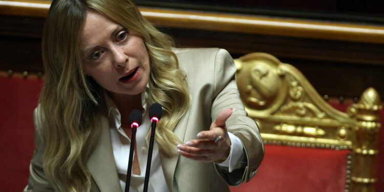 Meloni, pressing sull’Ue per l’energia e critica a Trump: “Rischiosa intesa su gasolio russo”