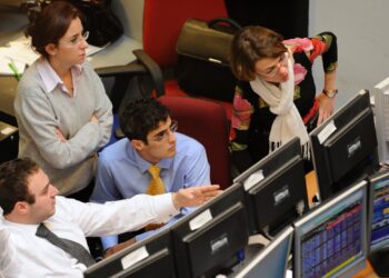 Lo spread cresce ancora a 103 punti base: rendimenti al 4,64%